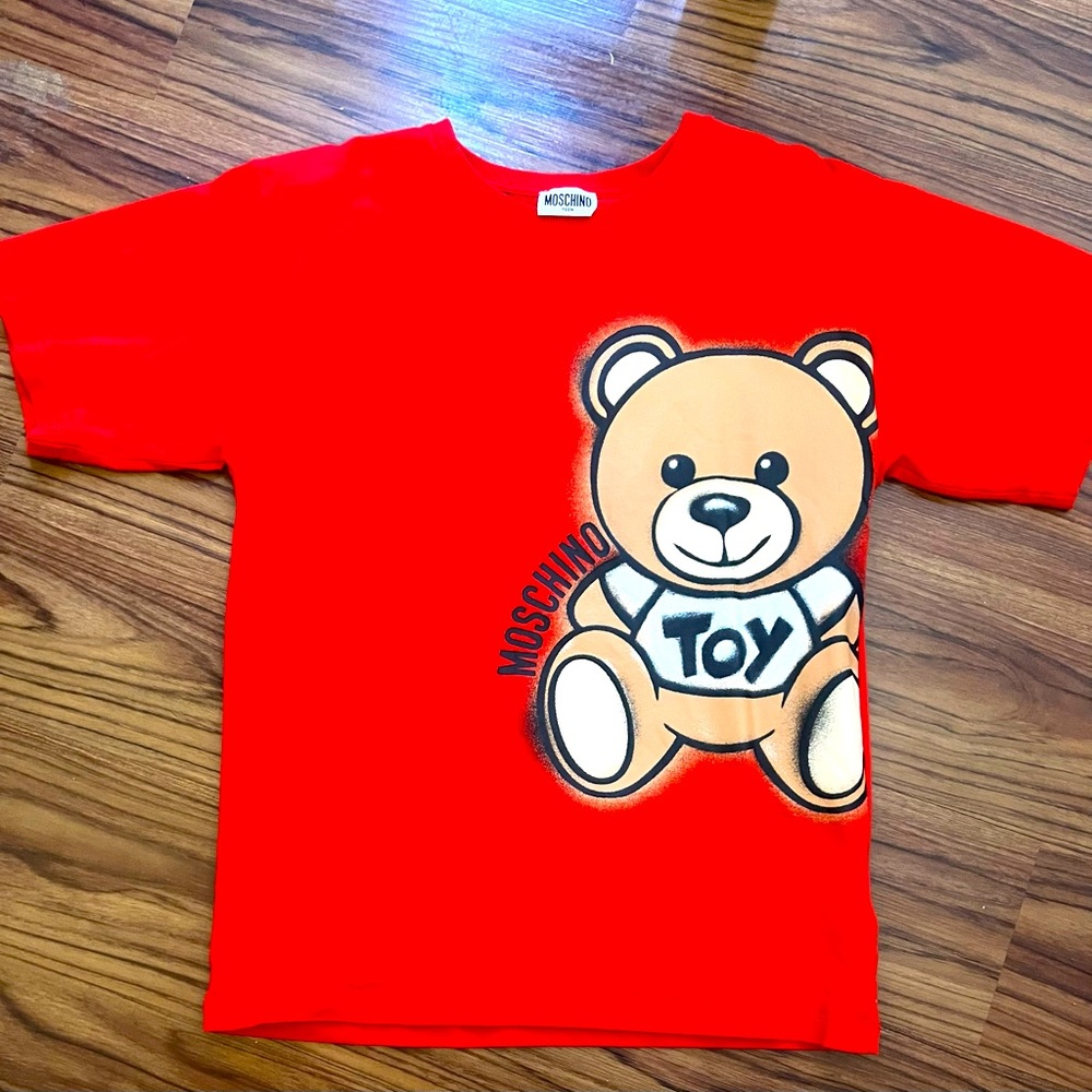 Moschino teen, red shirt with signature moschino bear on it